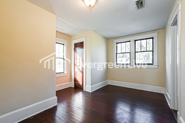 Building Photo - 626 E Washington Ave