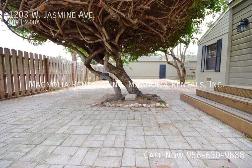 Building Photo - 1203 Jasmine Ave