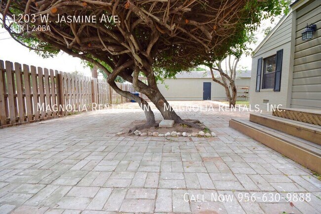 Building Photo - 1203 Jasmine Ave