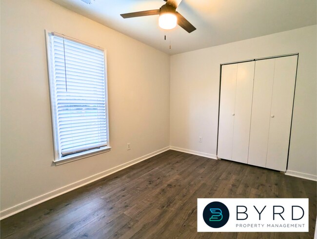 Building Photo - 5006 Glen Tara Dr