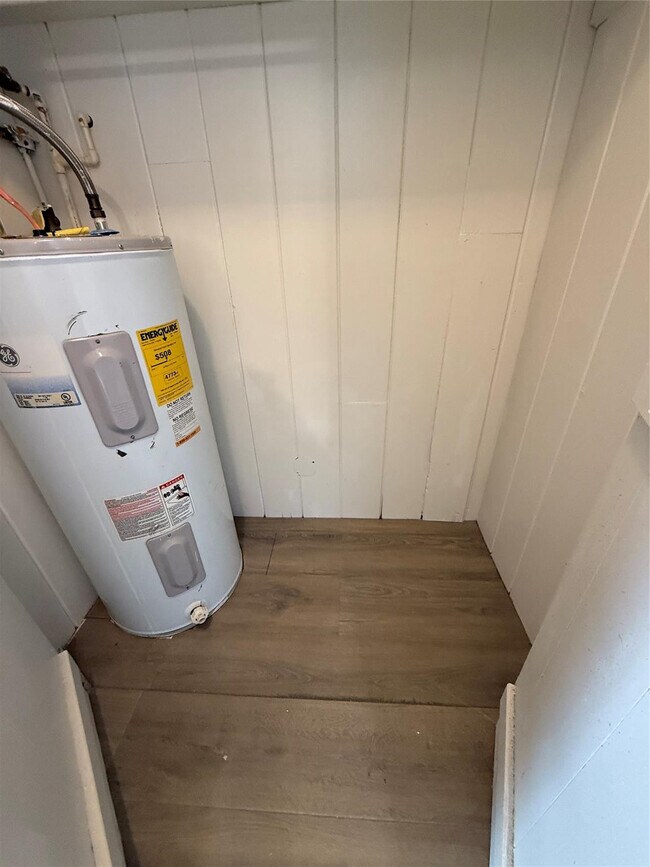 Building Photo - 3312 SE 3rd St