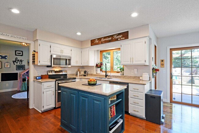 Building Photo - Beautiful 4-Bedroom Home in Vadnais Height...