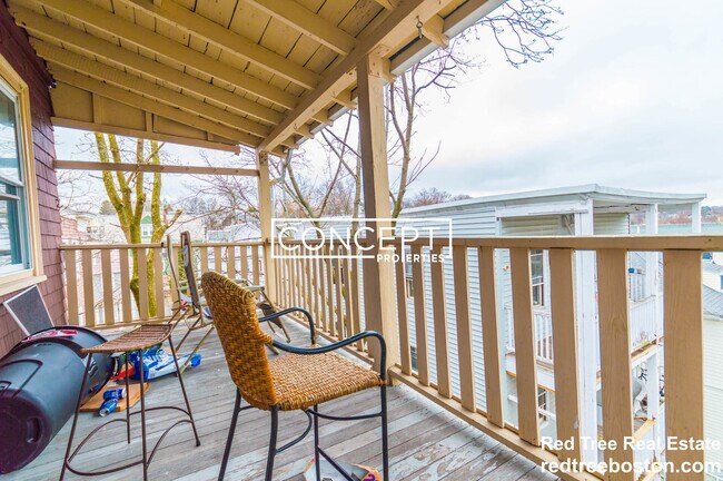 Building Photo - 16 Atkins St