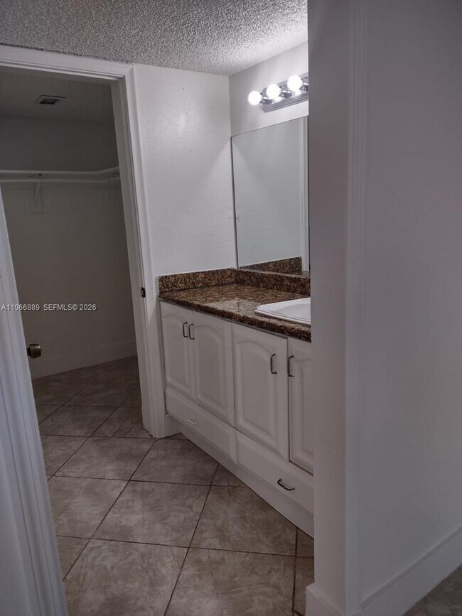 Building Photo - 1880 N Congress Ave