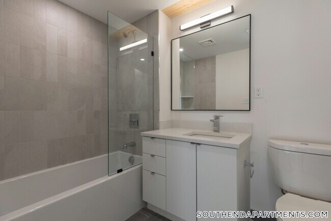 Building Photo - 11 E Lenox St