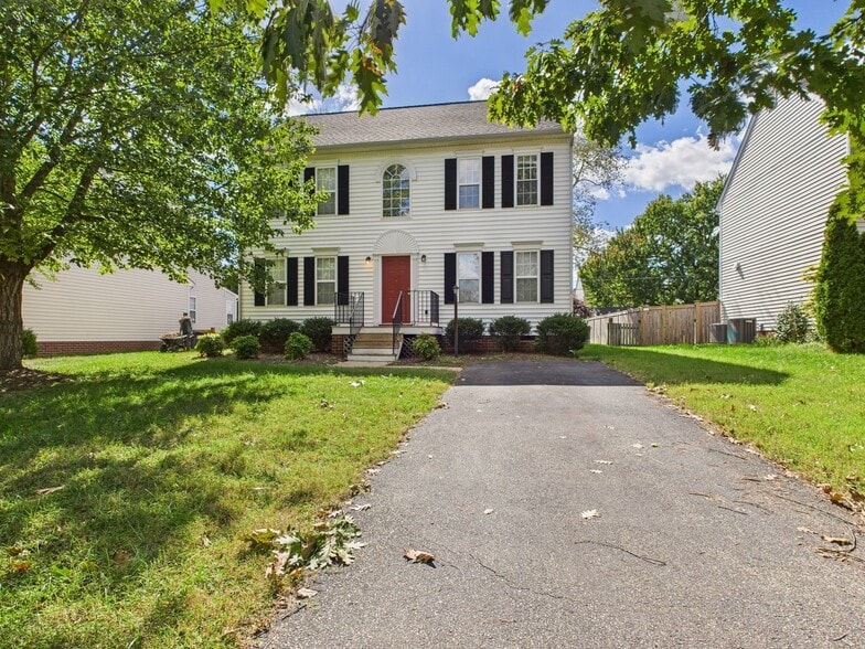 Primary Photo - 6911 Staunton Ave