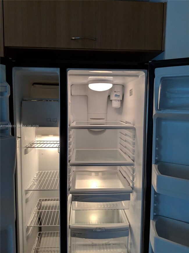 Building Photo - 350 S Miami Ave