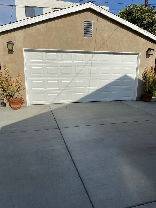 Building Photo - 749 N Wilton Pl