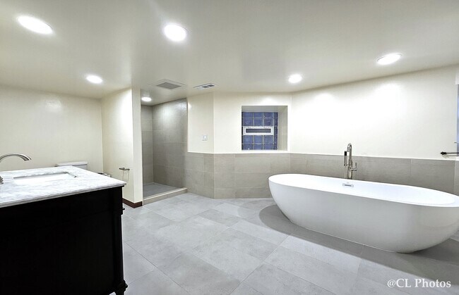 Building Photo - 2307 N Spaulding Ave