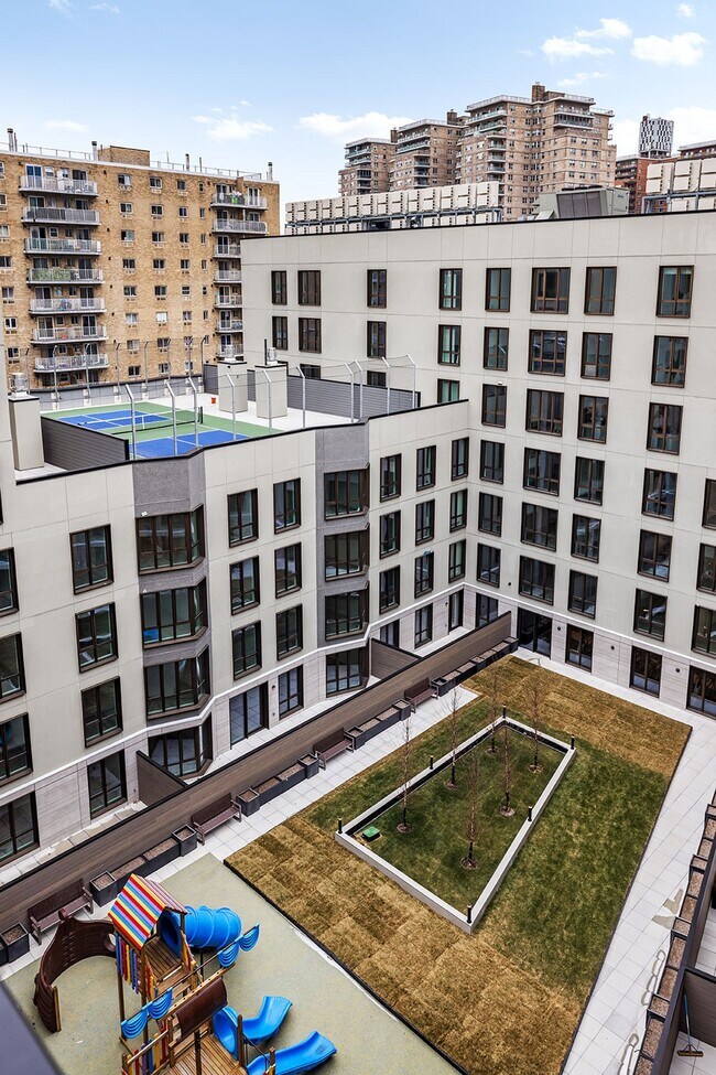 Building Photo - The Bay