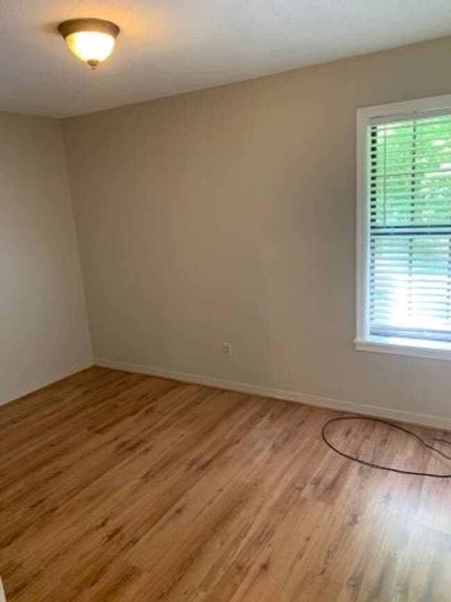 Building Photo - Britton Dr. - 4 Bedroom / 2 Bath House with Large Yard!!