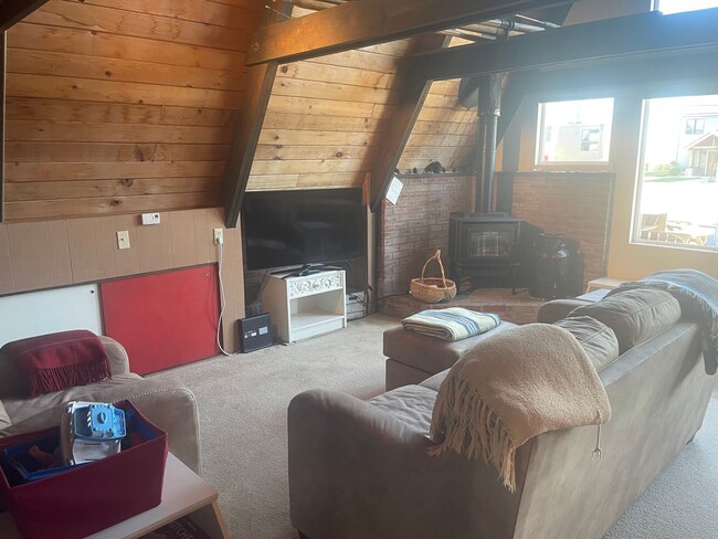 Building Photo - Shore Ave A-Frame-Minutes From Public Beac...