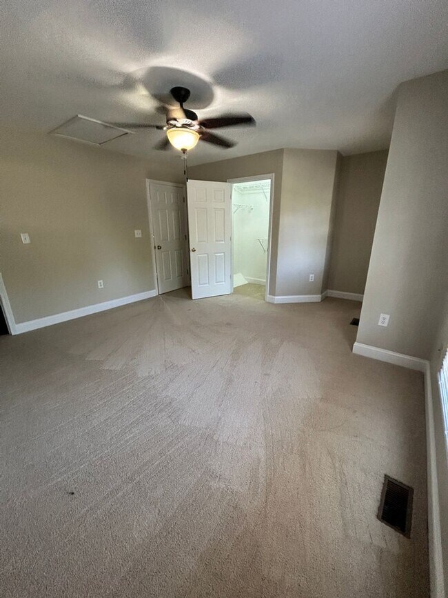 Building Photo - Like New Townhome in Old SW! Close to Cari...