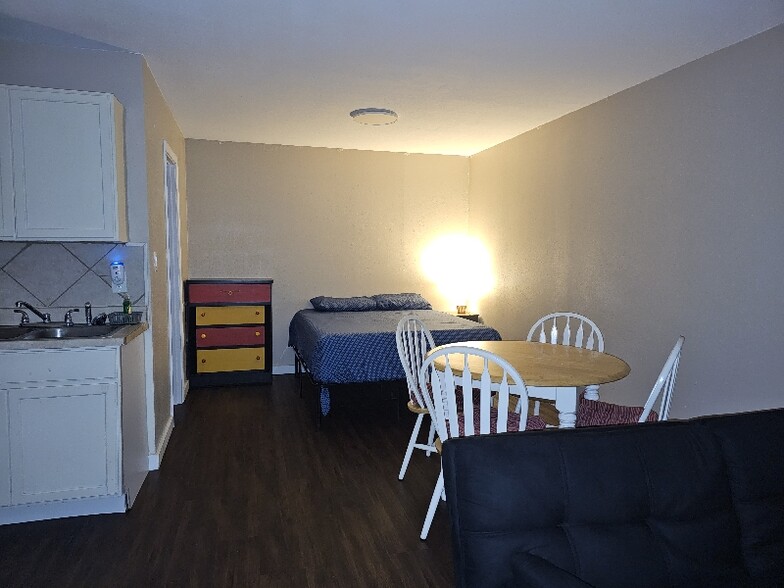 Building Photo - 2040 Indian Point Rd