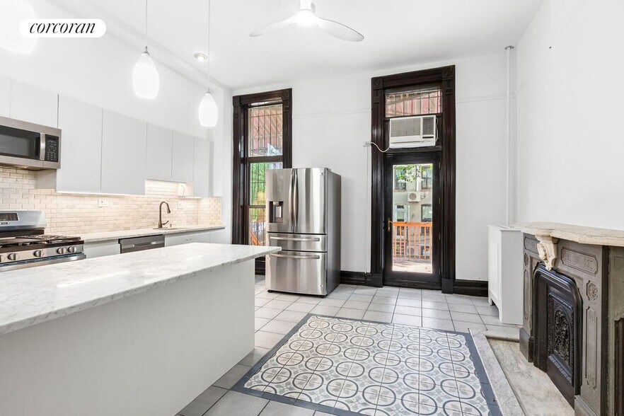 Building Photo - 416 3rd St