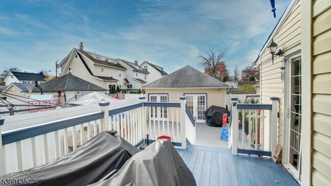 Building Photo - 836 Livingston Rd