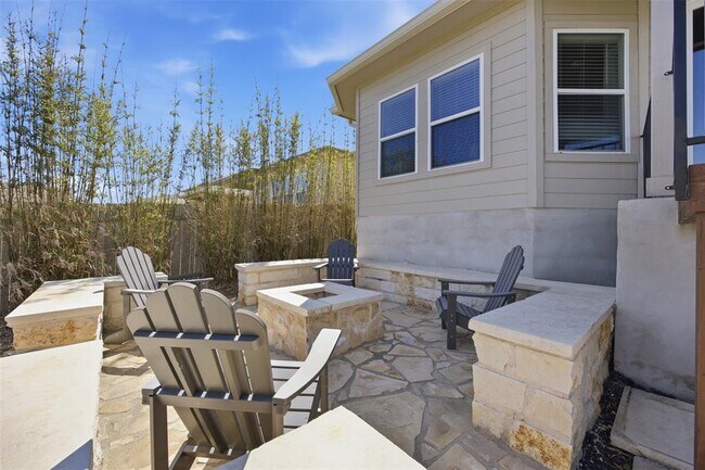 Building Photo - 904 View Dr