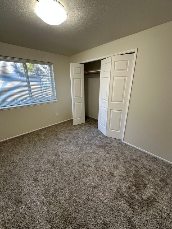 Building Photo - 1/2 Off 2nd Months' Rent