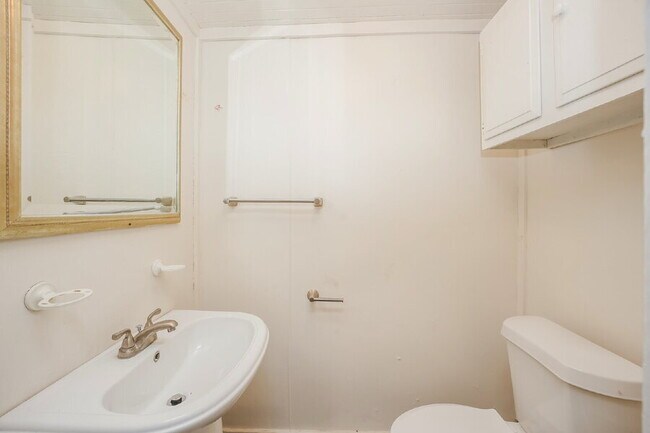 Building Photo - 10906 Grantwood Ave