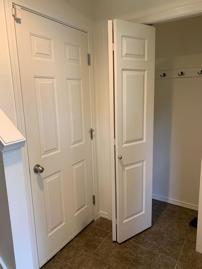 Building Photo - In the heart of Green Lake 3 bed 2.5 bath townhome for rent