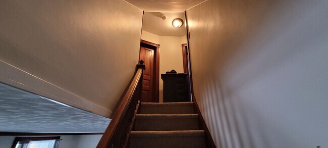 Building Photo - 4 Bedroom 1 bathroom home located in Leola PA