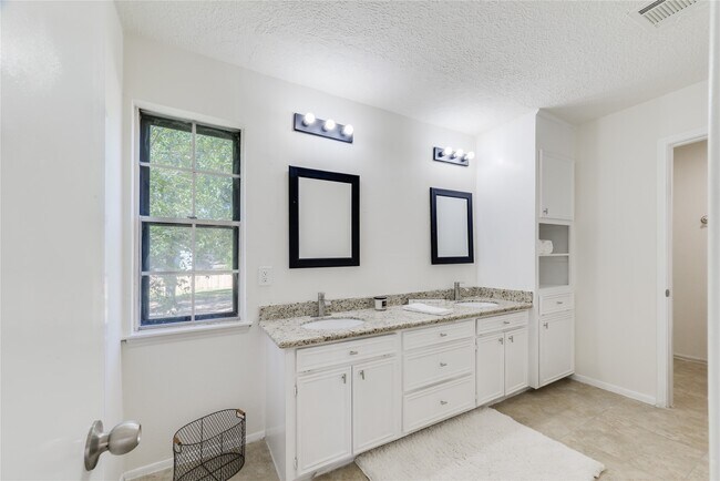 Building Photo - 18318 Ella Blvd