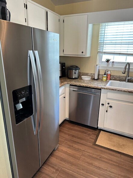 Building Photo - 344 S Estes St