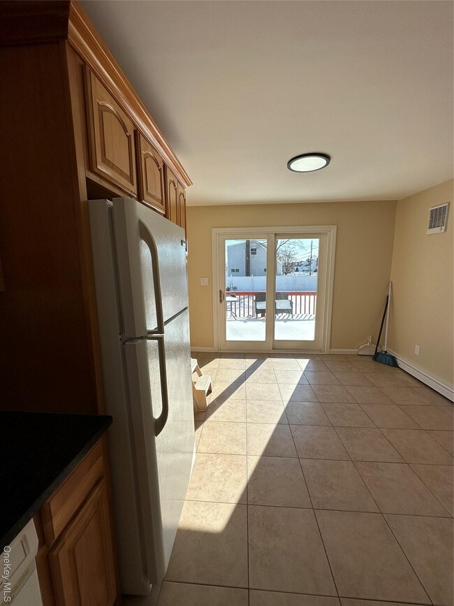 Building Photo - 158 Farmers Ave