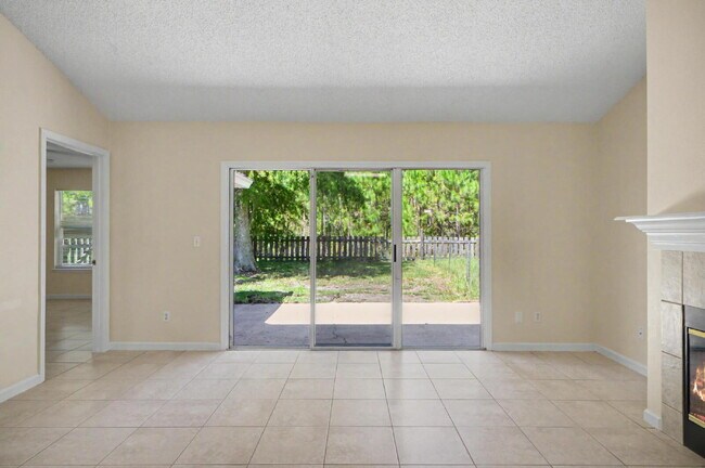 Building Photo - Indian Trails