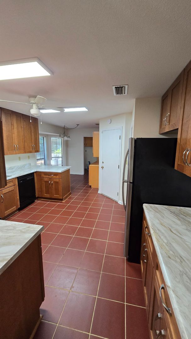 Building Photo - Beautiful Large home off of Mahan