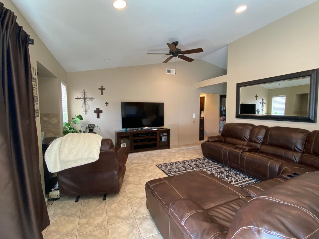 Building Photo - 51495 White Oak Dr