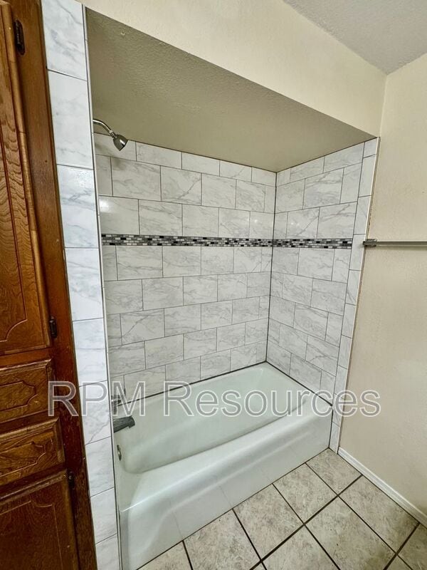 Building Photo - 440 E Carson Ln