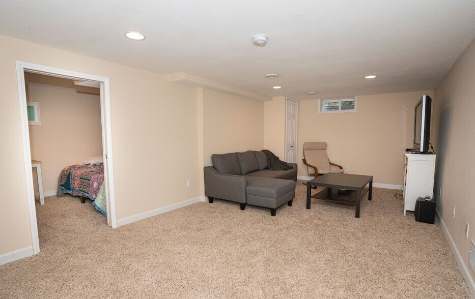 Building Photo - 1905 44th Ave NE