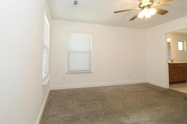 Building Photo - 1500 Ari Ave