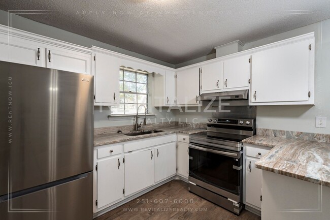 Building Photo - HALF-DEPOSIT SPECIAL! Updated 4 Bed 2 Bath Brick Home in West Mobile