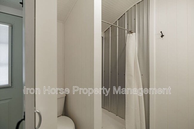 Building Photo - 2084 Broad St