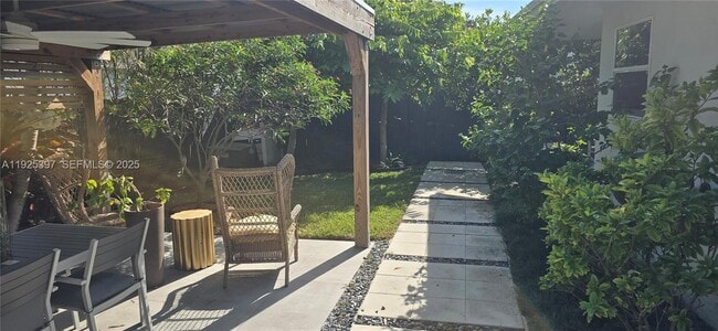 Building Photo - 20523 SW 92nd Pl