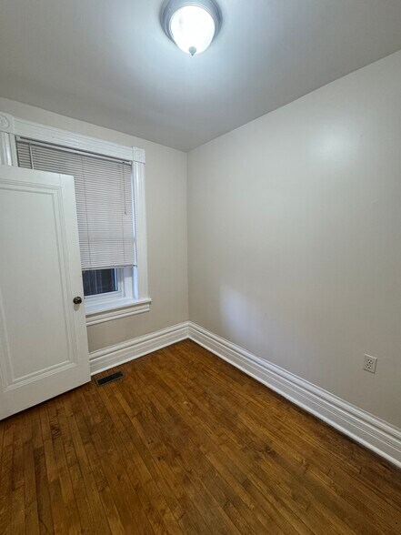 Building Photo - 822 S Loomis St