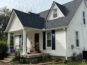 Building Photo - Adorable 3 bed/1bth. Excellent location!