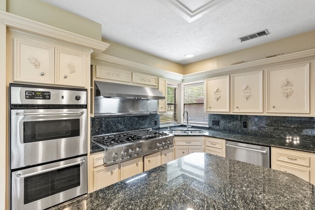 Building Photo - 15107 Easton Park Dr