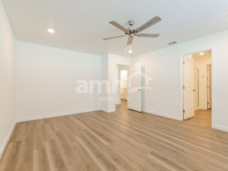 Building Photo - 2348 Devin Ave