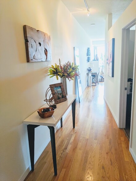 Building Photo - 950 W Erie St