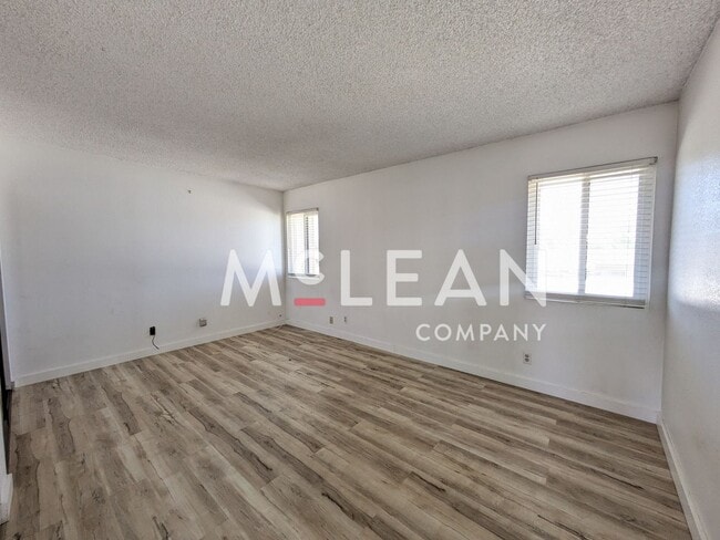 Building Photo - Stylish 1-Bedroom Upstairs Apartment with ...