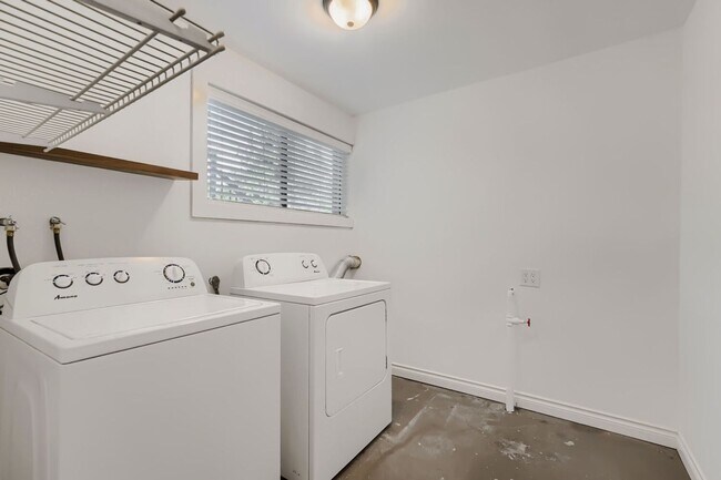 Building Photo - 4bd/2.75ba Renton Home