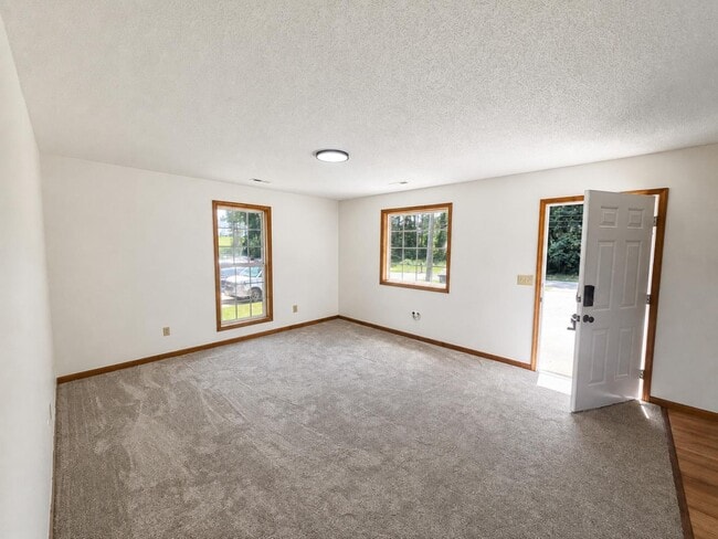 Building Photo - 115 Victor Ave Ext