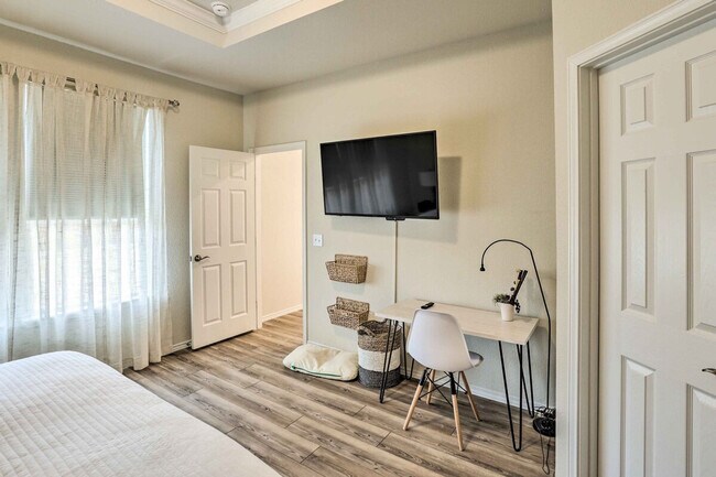 Building Photo - 1129 Bluespire Dr