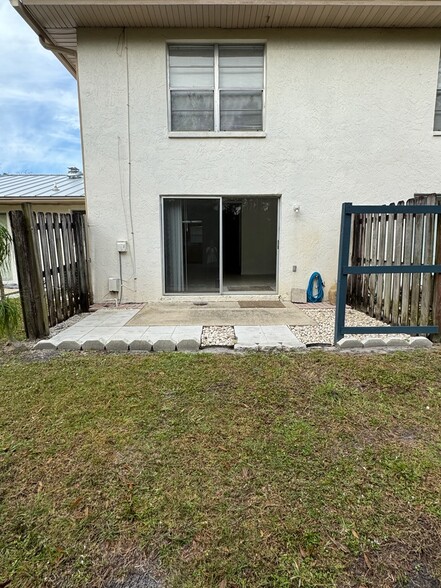 Back patio - 1829 Agora Cir SE