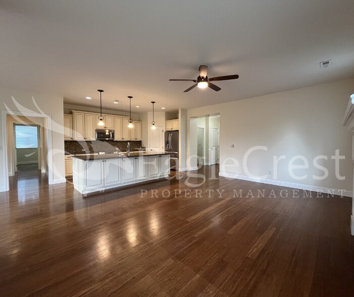 Building Photo - Spacious & Stylish 3-Bedroom Home in a Charming Neighborhood Near Walking Paths