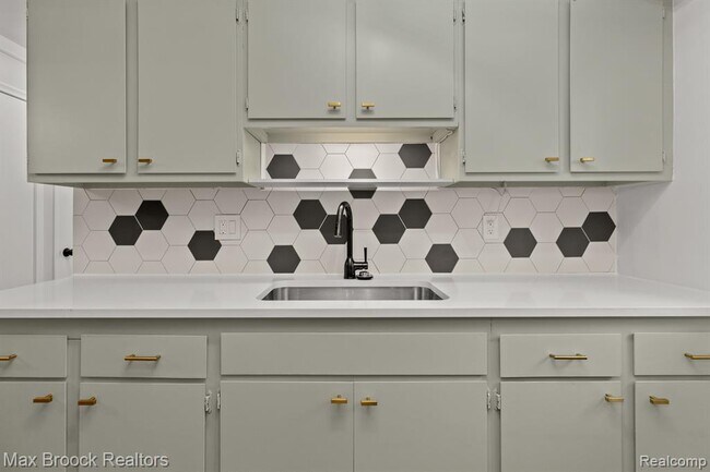 Building Photo - 15249 E 9 Mile Rd