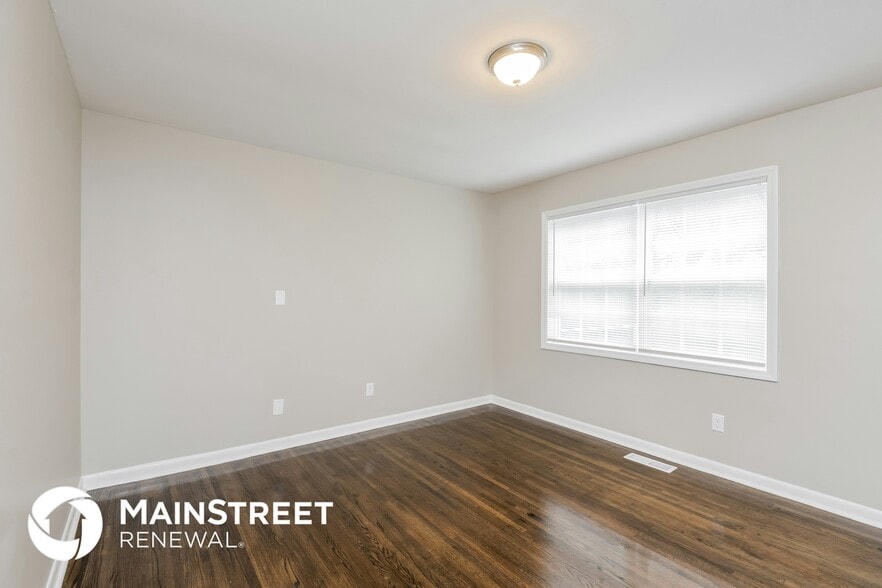 Building Photo - 716 71st Pl S